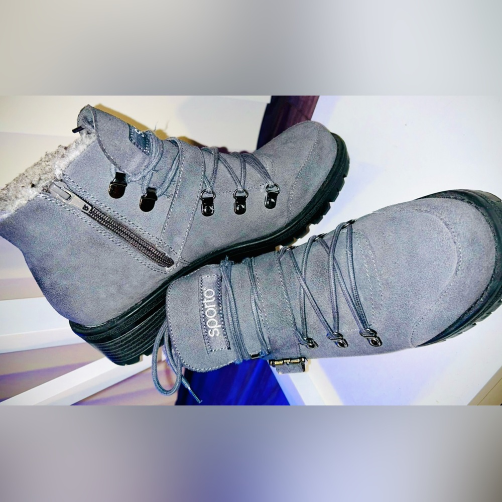 Tie up winter bootss